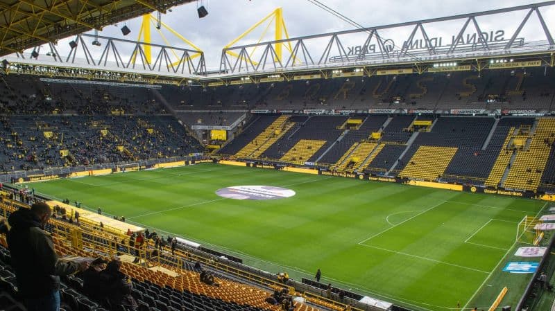 Những đặc điểm ấn tượng chỉ có tại sân vận động Signal Iduna Park